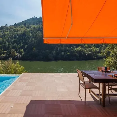 Casa de Férias Douro Piscina E Acesso Privado Rio Douro *