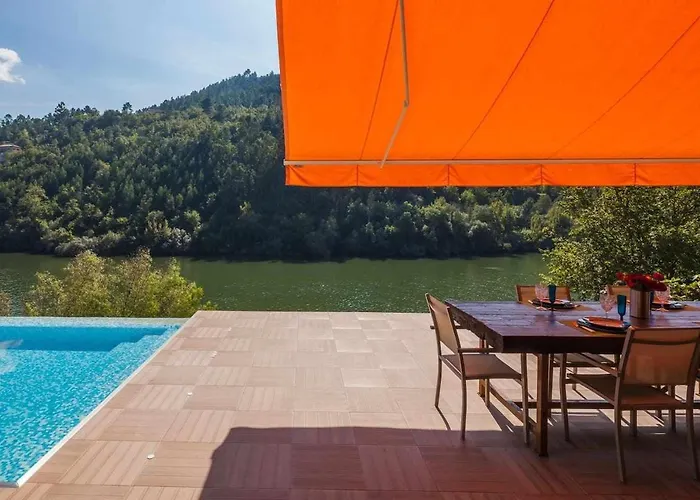 Hébergement de vacances Douro Piscina E Acesso Privado Rio Douro *